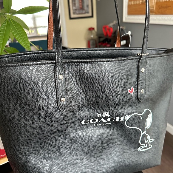 Coach Black Leather Interior with Snoopy Peanuts design - Picture 1 of 6